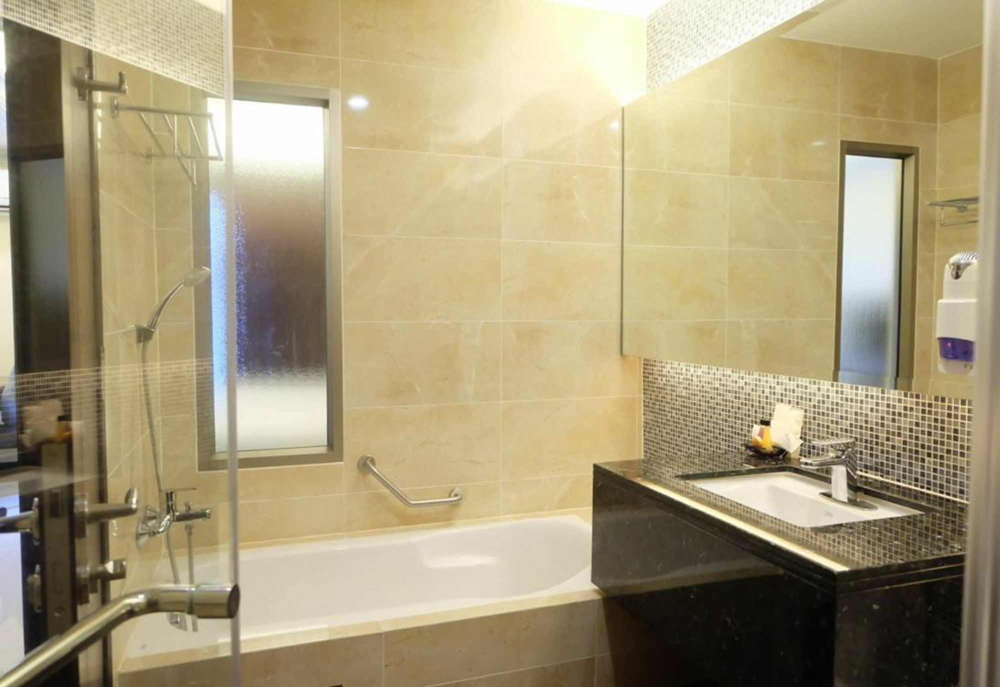 March Hotel Pattaya Dış mekan fotoğraf
